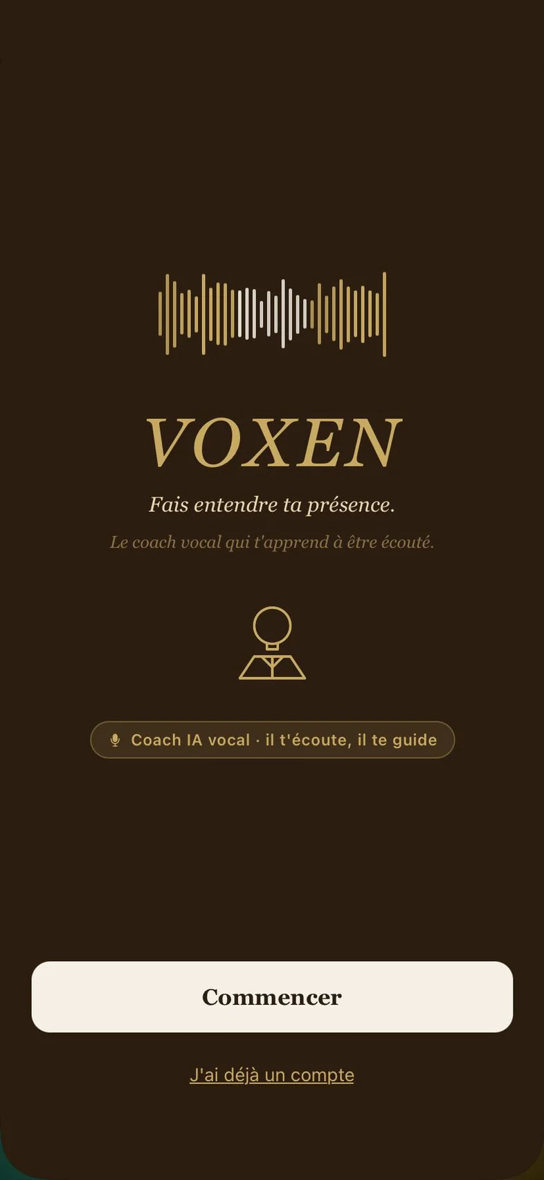 Voxen, la première version de l’accueil&nbsp;: VOXEN en italique, une onde dorée et «&nbsp;Commencer&nbsp;».